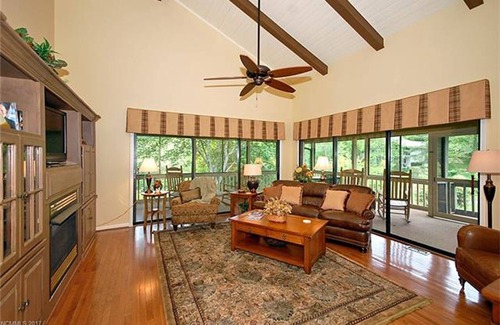 Cummings Cove Condominio | Condominio tranquilo y bien equipado en la comunidad de golf