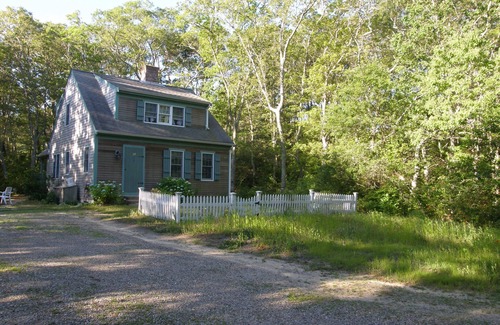 Brewster Casa | Tranquility Awaits - a quiet, secluded spot amidst trees and gardens