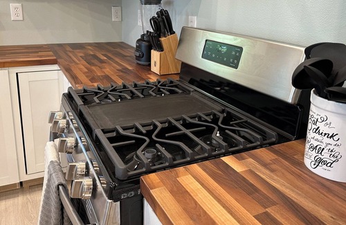 Hoopa Cabaña | Tranquility Riverview Cottage