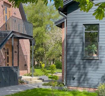 Scheessel Apartamento | Traumhafte Ferienwohnung am Park, großer Balkon, voll ausgestattete Küche, Schreibtisch, WiFi, Smart TV, Carport, Wallbox, Fahrräder