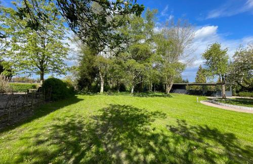 Scheessel Apartamento | Traumhafte Ferienwohnung am Park, großer Balkon, voll ausgestattete Küche, Schreibtisch, WiFi, Smart TV, Carport, Wallbox, Fahrräder