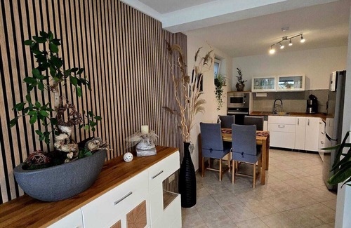 Oberzissen Apartamento | Traumhaftes und Entspanntes Wohnen am Gartenteich