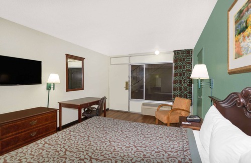 Fort Myers Hotel | Travelodge by Wyndham Fort Myers North