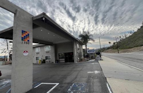 Bonita Hotel | Travelodge by Wyndham Fairplex Pomona
