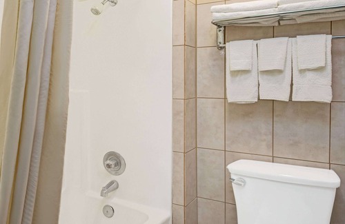 Sacramento Hotel | Travelodge by Wyndham Sacramento / Rancho Cordova