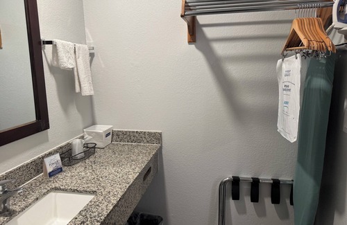 Sacramento Hotel | Travelodge by Wyndham Sacramento / Rancho Cordova