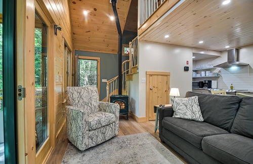 Rumford Center Casa | Tree House w/ Hot Tub: Near Sunday River Resort!