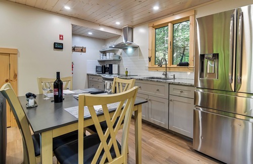 Rumford Center Casa | Tree House w/ Hot Tub: Near Sunday River Resort!