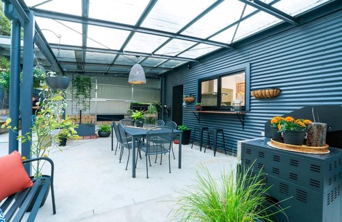 Glenroy Casa | Tree Tops on Hodge