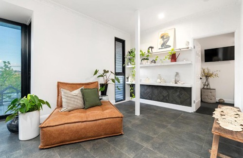 Glenroy Casa | Tree Tops on Hodge