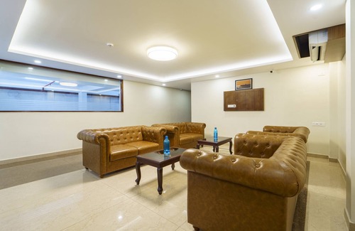 Kalapettai Hotel | Treebo Aaravi Residency, 800 Mtrs From Promenade Beach