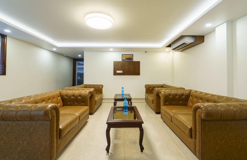 Kalapettai Hotel | Treebo Aaravi Residency, 800 Mtrs From Promenade Beach