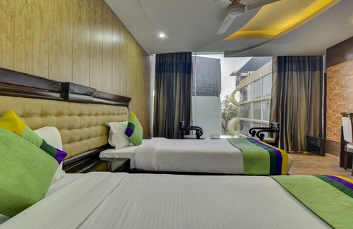 Dehradun Hotel | Treebo Elysee, Patel Nagar