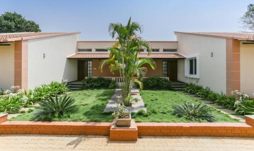 Yelagiri Hotel | Treebo Laa Gardenia Resort, Nilavoor Lake