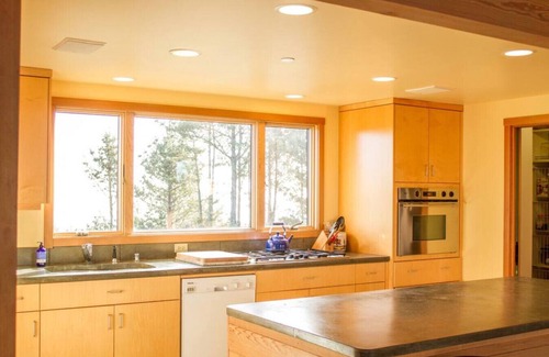 Inverness Casa | Tree House - ¡Casa de cuatro habitaciones en la cima de la cresta!