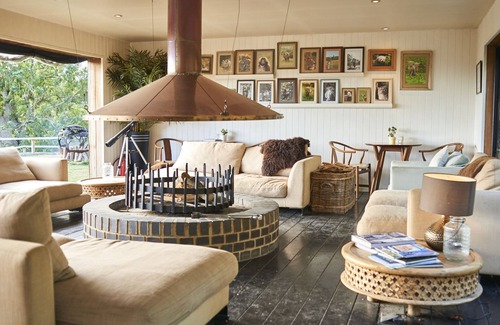 Hythe Cabina | Treehouse Hotel - At Port Lympne Reserve