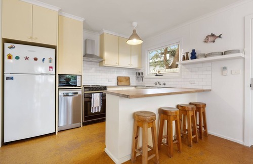 Inverloch Casa | Treehouse Inverloch next to Inverloch Surf Beach