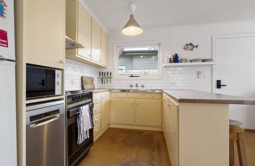 Inverloch Casa | Treehouse Inverloch next to Inverloch Surf Beach