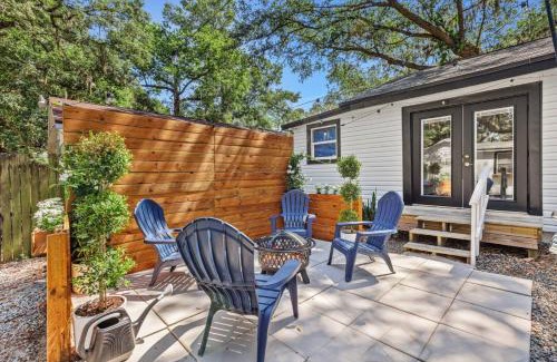 Old Seminole Heights Casa | Treehouse is a Quaint 2 BR in an Up-and-Coming Part of Town, Pet Friendly with Fenced Yard and lounge area that is Close to Downtown Tampa
