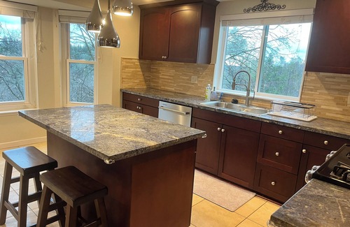 Alta Sierra Casa | Treehouse Retreat - Cozy Escape in Grass Valley