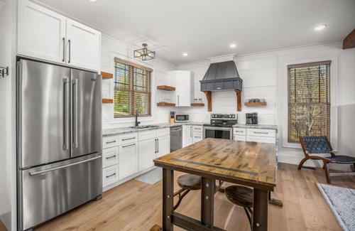 King Casa | Treetop - 3 King Suites- sister property next door #1559015