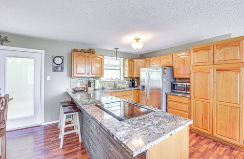 Higden Casa | Treetop Hideaway w/ Lake Views + Fire Pit!