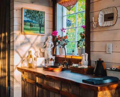 Chattanooga Chalet De Esquí | Treetop Hideaways: Redbud Treehouse in Chattanooga