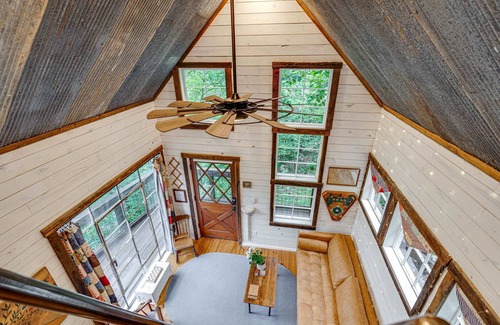 Chattanooga Cabina | Treetop Hideaways: The Redbud Treehouse