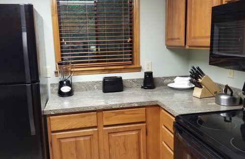 Gatlinburg Complejo | Treetops Resort on Roaring Fork Stream Gatlinburg 2Bd2Ba Condo SATURDAY Check In