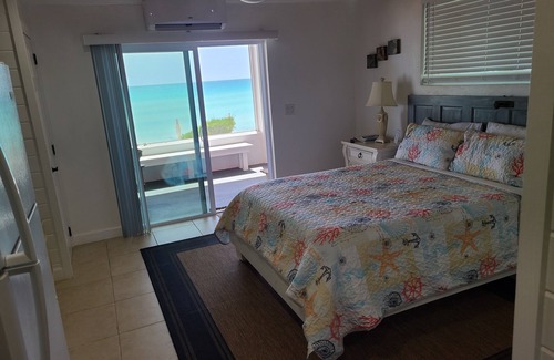 South Palmetto Point Complejo | Trela Sands #2 in Eleuthera Bahamas 1 Bedroom studio right on the beach