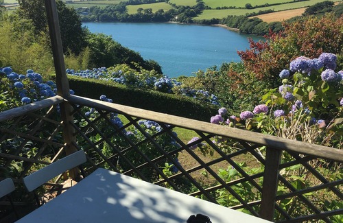 Helford Apartamento | Tremerlin. Único y magníficamente situado 8 acres de Waterside Artists 'Retreat