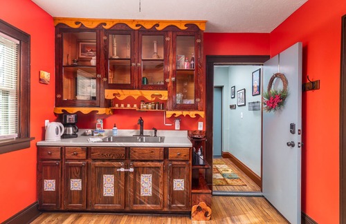 Tremont Apartamento | Tremont - 2BR apt - Pet Friendly, Convenient to Stadiums, Clinic, Museums & more