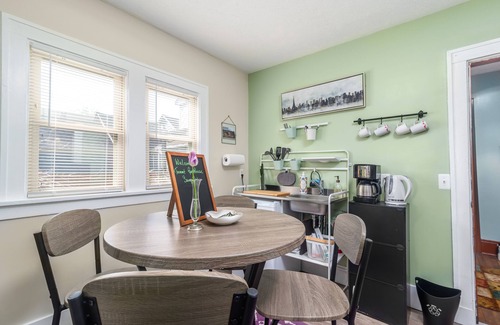Tremont Apartamento | Tremont - Bright 2BR apt-Pet Friendly, Conv. to Stadiums, Clinic, Museums & More
