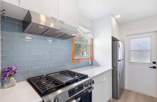 Galindo Casa | Trendy & Airy Home Near SoCo – Walk to Hot Spots!