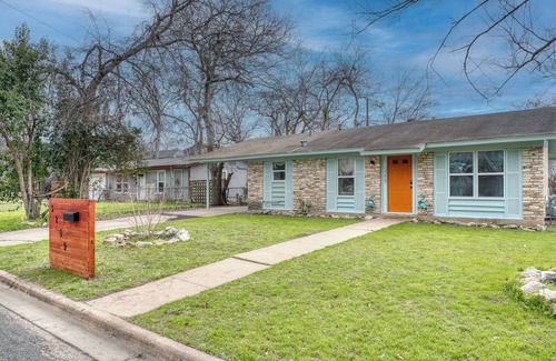 Galindo Casa | Trendy & Airy Home Near SoCo – Walk to Hot Spots!