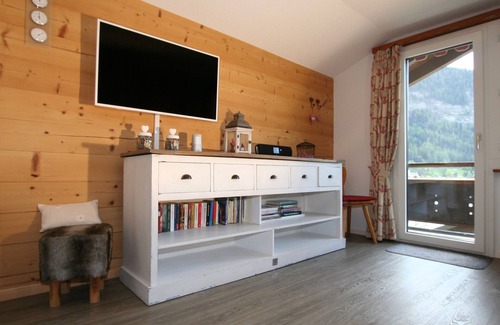 Leukerbad Apartamento | Trendy alpine-style vacation apartment for 2 people in a central, quiet location