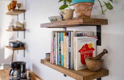 Highland Park Cabaña | Trendy Downtown Cottage - 3BR, Pets Welcome!