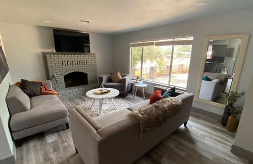Redding Casa | Trendy Updated 3Bd/ 2 bth w/ Pool