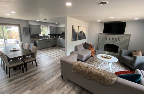 Redding Casa | Trendy Updated 3Bd/ 2 bth w/ Pool