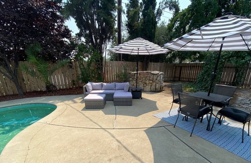 Redding Casa | Trendy Updated 3Bd/ 2 bth w/ Pool