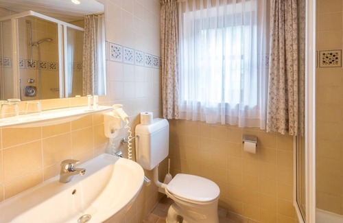 Huettschlag Hotel | Triple room "Edelweiss" | 3-5 nights summer - Hotel Almrösl