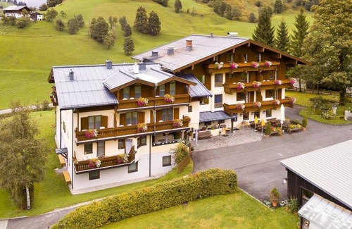 Maria Alm am Steinernen Meer Casa | Triple room, shower, WC, mountain side - Hotel Sportalm Hintermoos