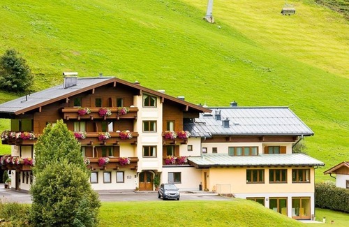 Maria Alm am Steinernen Meer Casa | Triple room, shower, WC, mountain side - Hotel Sportalm Hintermoos
