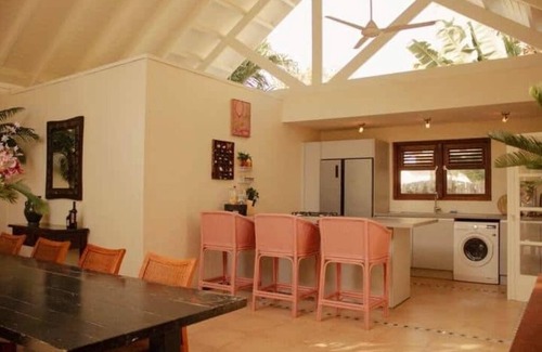 Willemstad Villa | Tropical family villa with private pool. Centrally located 7 min from the beach