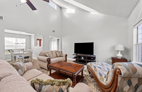 Lynn Haven Casa | Tropical Island Style home w/Private Pool!