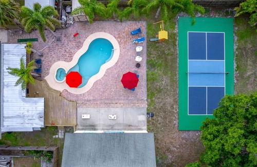 June Park Casa | Tropical Paradise w/ Pool |Spa| Pickleball | Beach