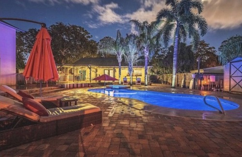 June Park Casa | Tropical Paradise w/ Pool |Spa| Pickleball | Beach