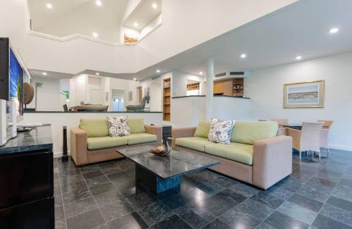 Port Douglas Villa | Tropical Resort-style Living on Mirage Golf Course