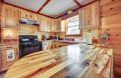 Troy Cabina | Troy Cabin w/ River Access: Fish, Kayak & More!