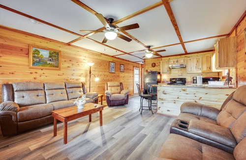 Troy Cabina | Troy Cabin w/ River Access: Fish, Kayak & More!